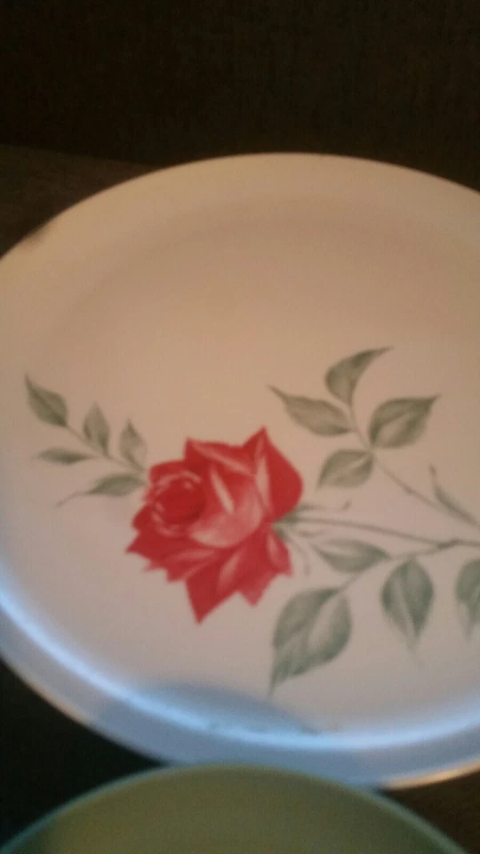 Vintage Azteca Melmac 8 Lugares 5 Piezas Ajuste Rosa Sobre Blanco con Plato Verde Foto 2 de 4