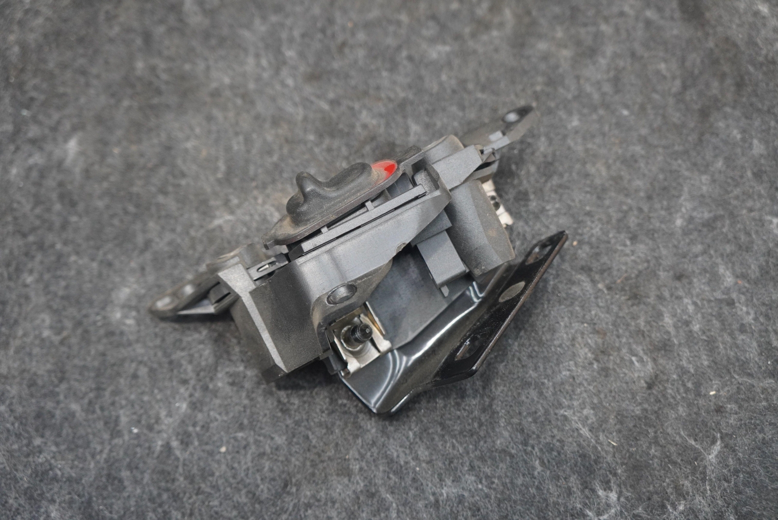 Rear Right Roof Wind Stopper Receiver Latch 4T7827456 Lamborghini Huracan Spyder