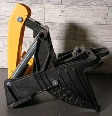 Tomcat Mole Trap