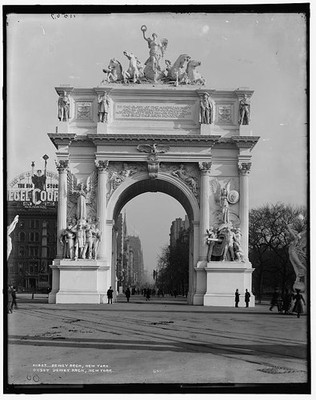Photo:Dewey Arch New York c1900 Monument Arch City Street