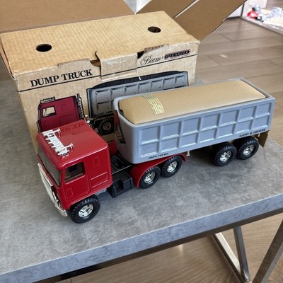 DUMP SAND GRAVEL TRUCK BY JIM BEAM REGAL CHINA DECANTER BOTTLE 1992 EMPTY