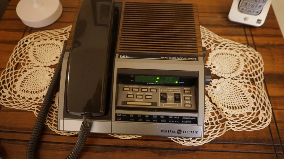 Combo vintage GE General Electric FM/AM/reloj despertador/radio/teléfono 7-4722 Foto 2 de 2