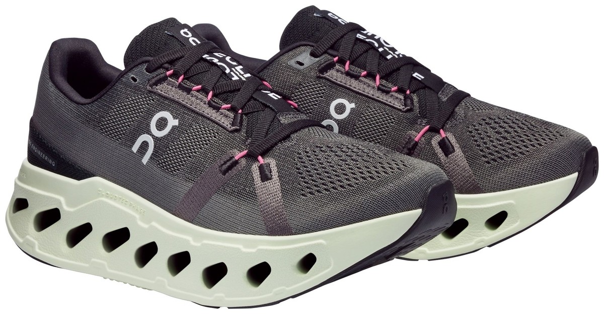 On Cloudeclipse running grey and lime Cut in half: On Cloudeclipse Review | RunRepeat main image 4