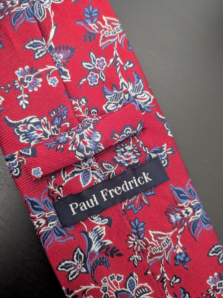 Paul Frederick Rojo con Corbata Floral Azul Seda 60" Foto 3 de 4
