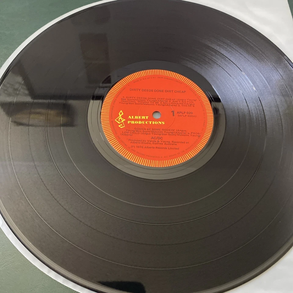 AC/DC – Dirty Deeds Done Dirt Cheap ; 1981 New Zealand APLP 020 Red Albert - Image 3 of 4