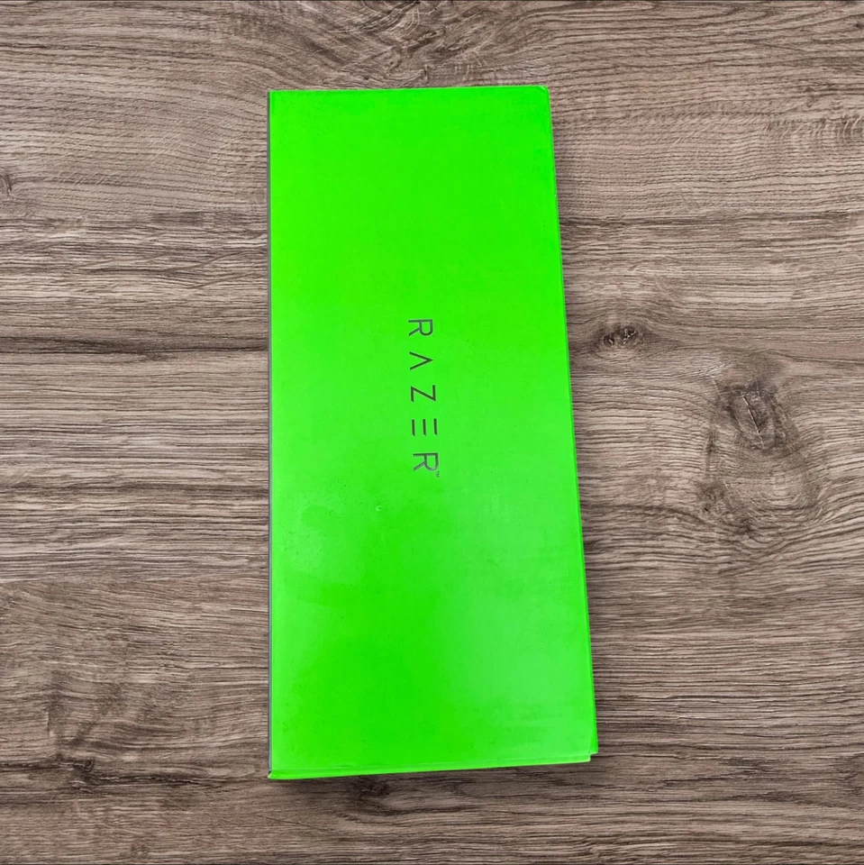 Razer Tartarus-V2 32 Programmable Keys Mechanical-Membrane Gaming Keypad - Image 2 of 4