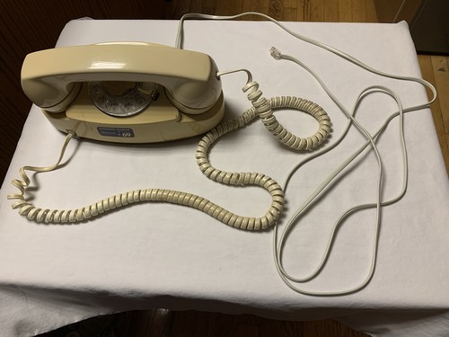 Vintage 1970’s Princess Rotary Dial Telephone- Beige-Bell System-702BM Untested - Picture 2 of 4