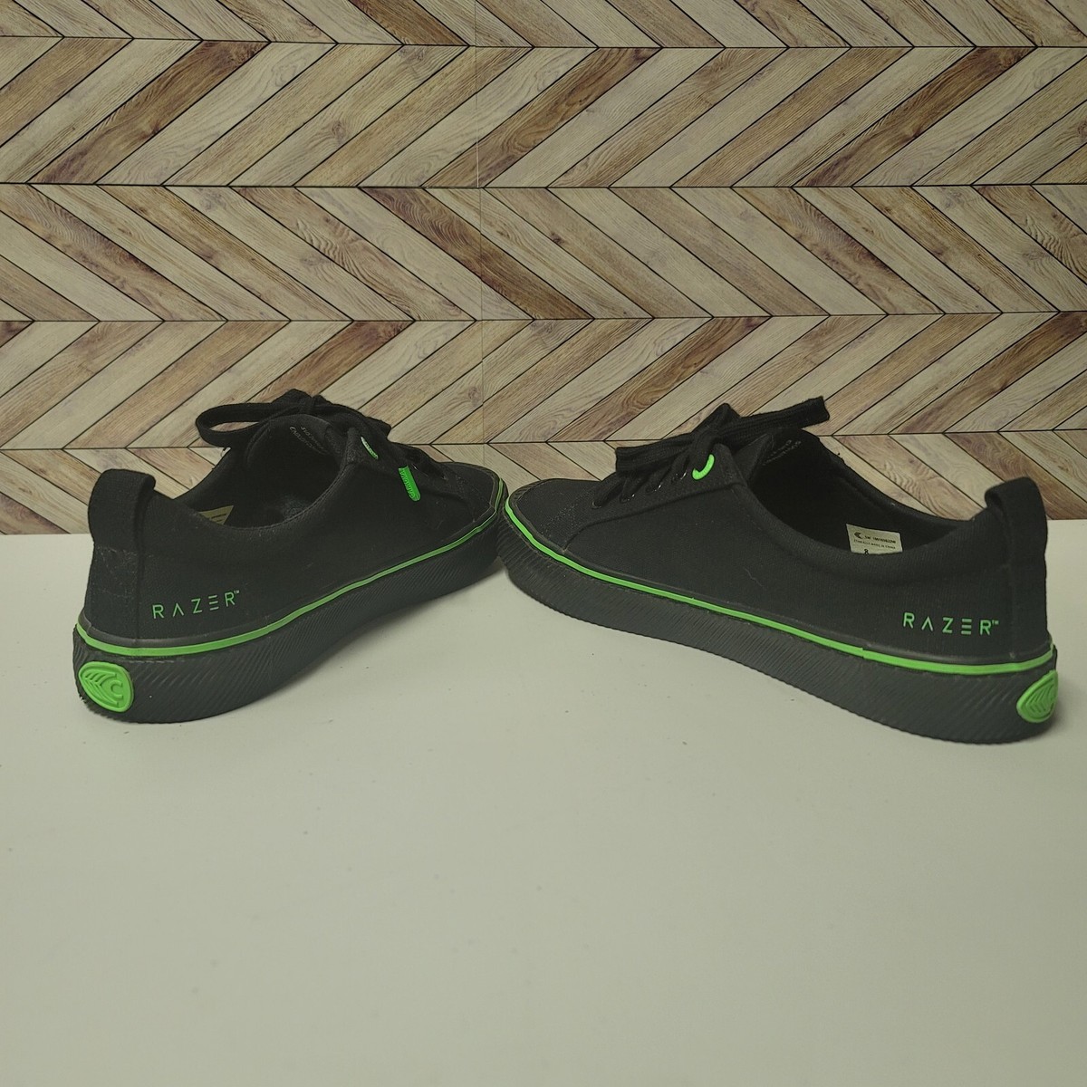 Cariuma X Razer OCA Low Razer All Black Canvas Sneaker