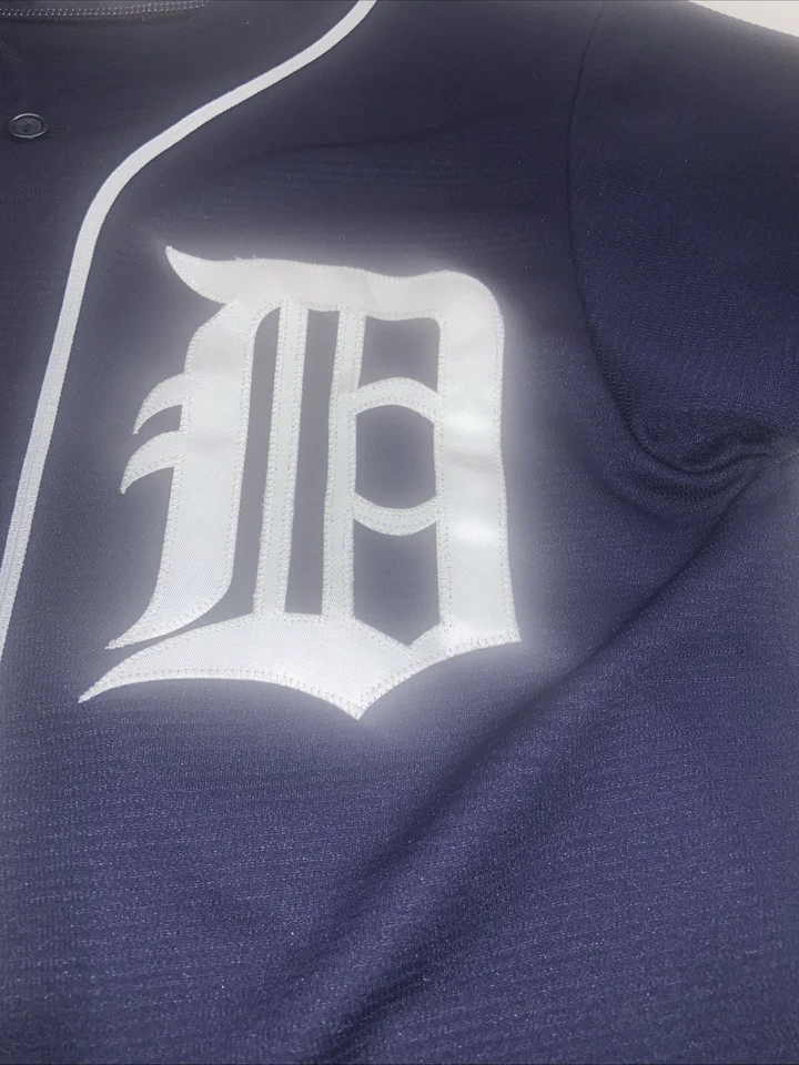 Detroit Tigers MBL #24 Cabrera Button Down Majestic Jersey - Image 3 of 4