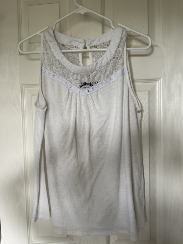 Corvia White Top W Lace Sz XL 