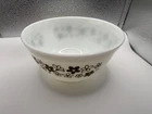 Pyrex Crazy Daisy Spring Blossom 402 Mixing Bowl 1 1/2 Qt 1.5 GREEN Flowers Vtg