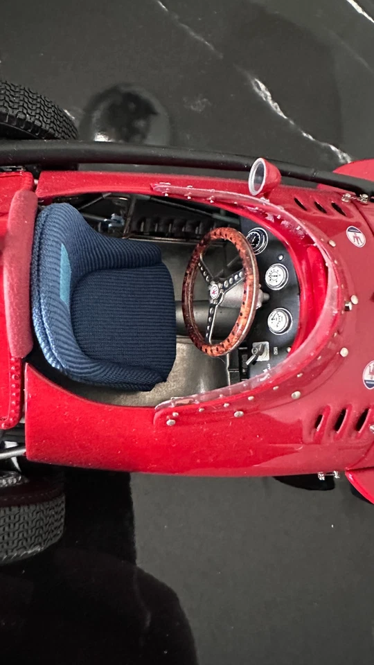 CMC 1957 Maserati 250F Gran Premio Ganador escala 1:18 Artículo # M-051 Foto 2 de 4