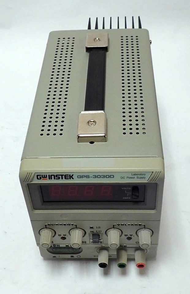 GW INSTEK GPS-3030D LABORATORY 90W DC POWER SUPPLY OUT: 0-30V 0-3A & USER MANUAL - Image 3 of 4