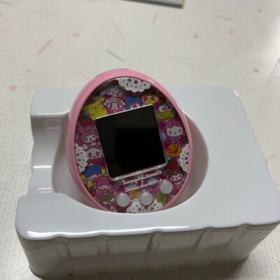 クリスマス値下中　美品 Tamagotchi Meets Sanrio ピンク Tamagotchi meets Tamagotchi Mitsu Sanrio Characters ver. Bandai