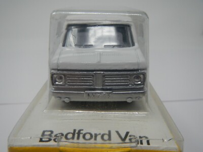Dinky Toys GB Bedford S camion avec mat extensible BBC