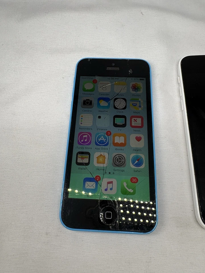 Apple iPhone 5c - 16GB - Blue White A1532 For Parts & Repair Cracked Passcode - Image 4 of 4