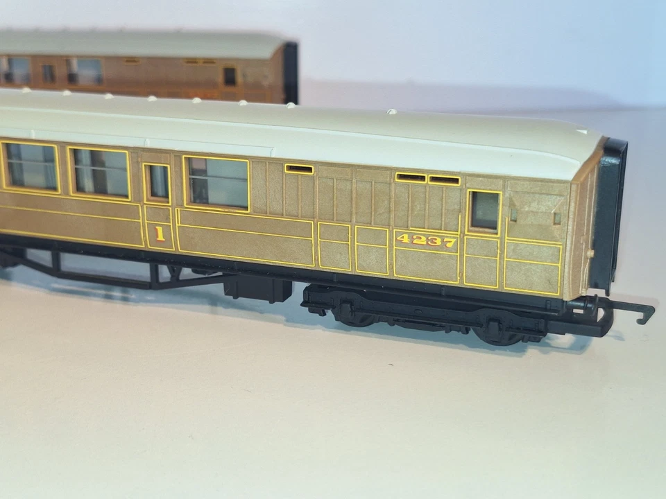 Hornby R478, LNER Teak Brake Composite Carriages. Excell cond. OO Scale. No Box - Image 2 of 4