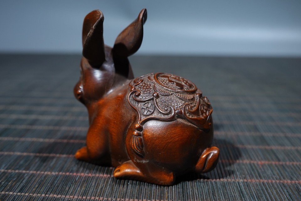 Chinese Vintage Boxwood Carved Rich Rabbit Statue Collection Figurines