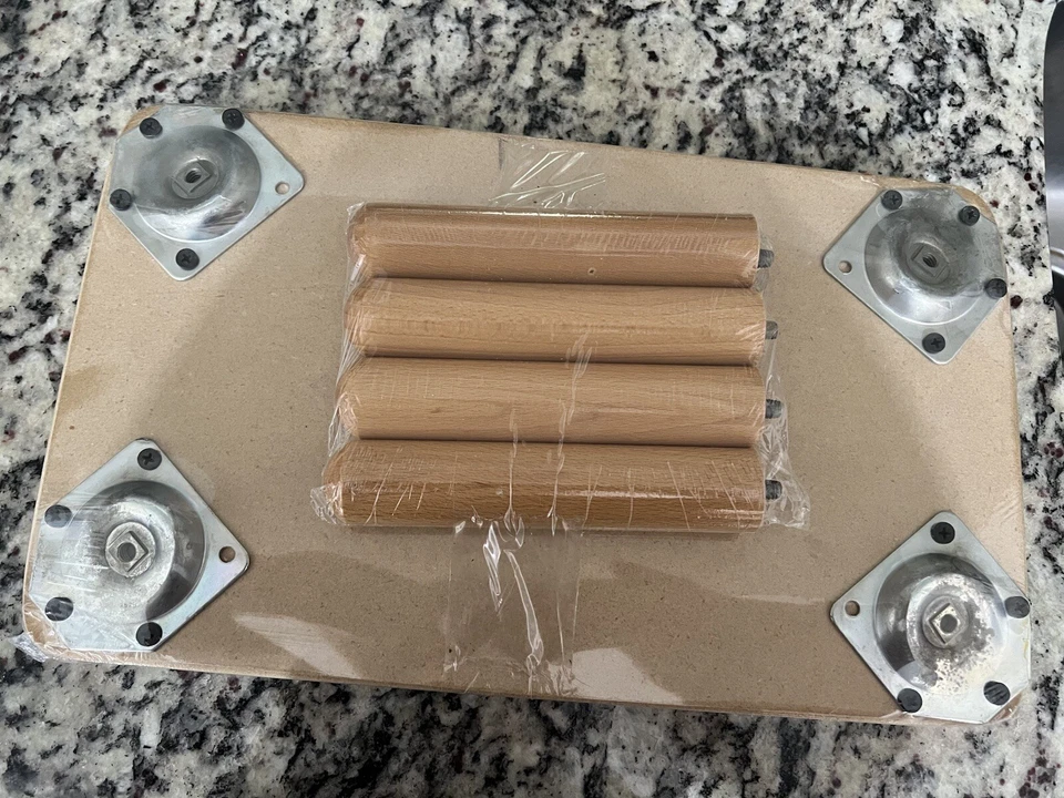 个性化木制运动拼图踏脚凳:“Brady” — 第 2/2 张图片