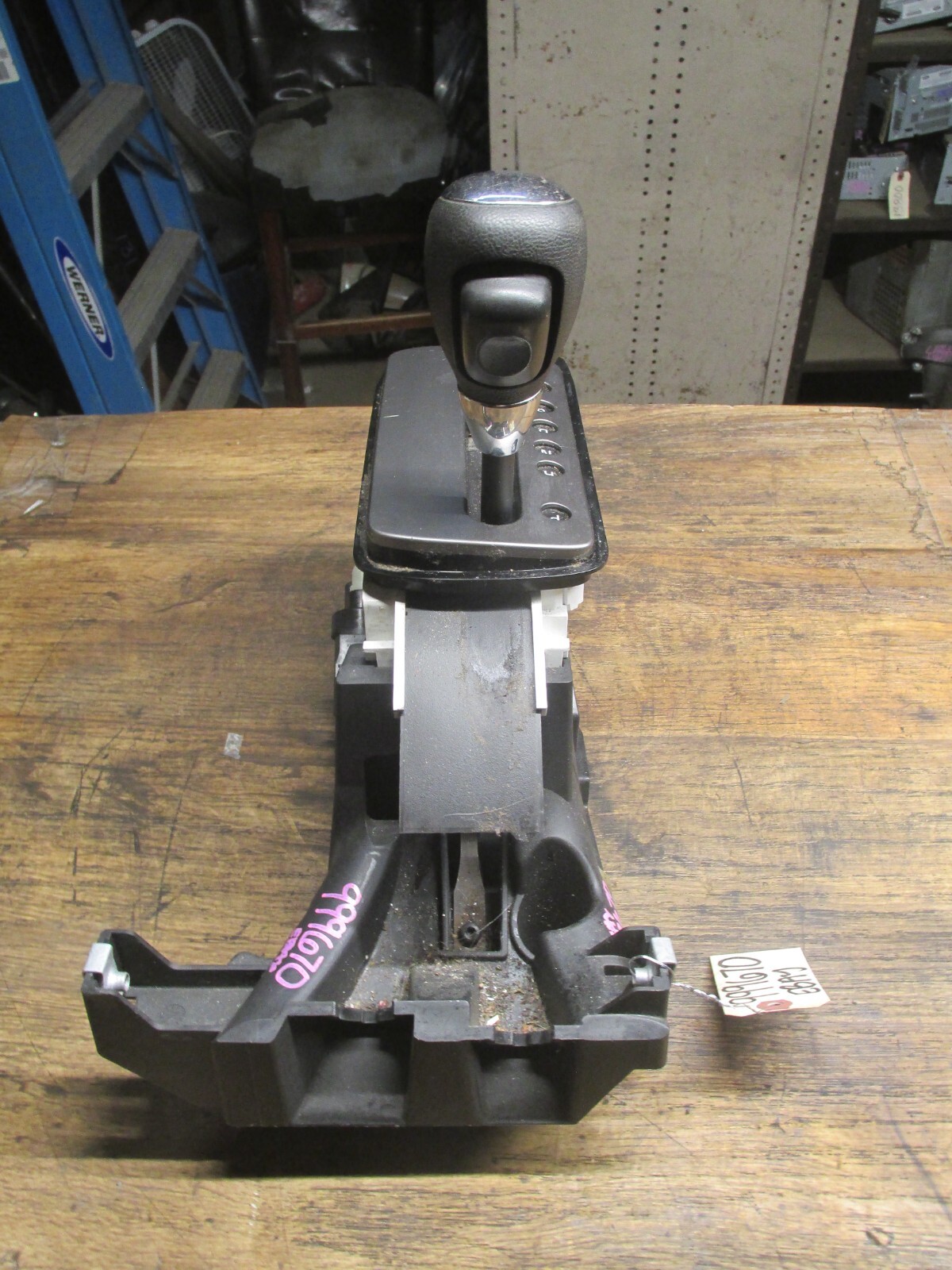 0508 PONTIAC G6 AUTOMATIC FLOOR GEAR SHIFTER W/ LEATHER BLACK KNOB