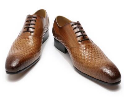 Men's Fashion Retro British Pointy Toe Textured Wing Tip Lace Up Leather Shoes 