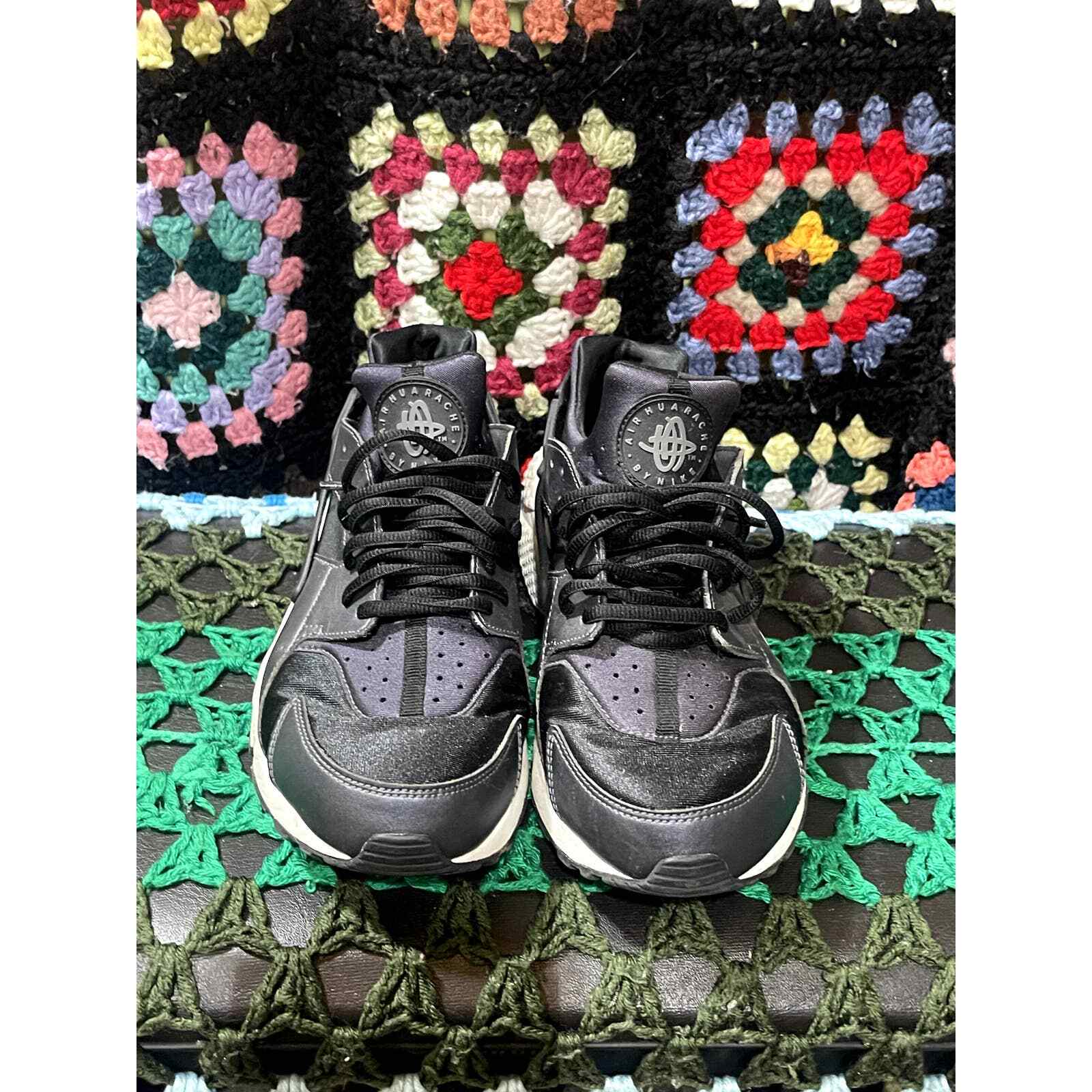 SAOLA Nike donna Air Huarache 9 5 W nere con suola bianca in perfette condizioni