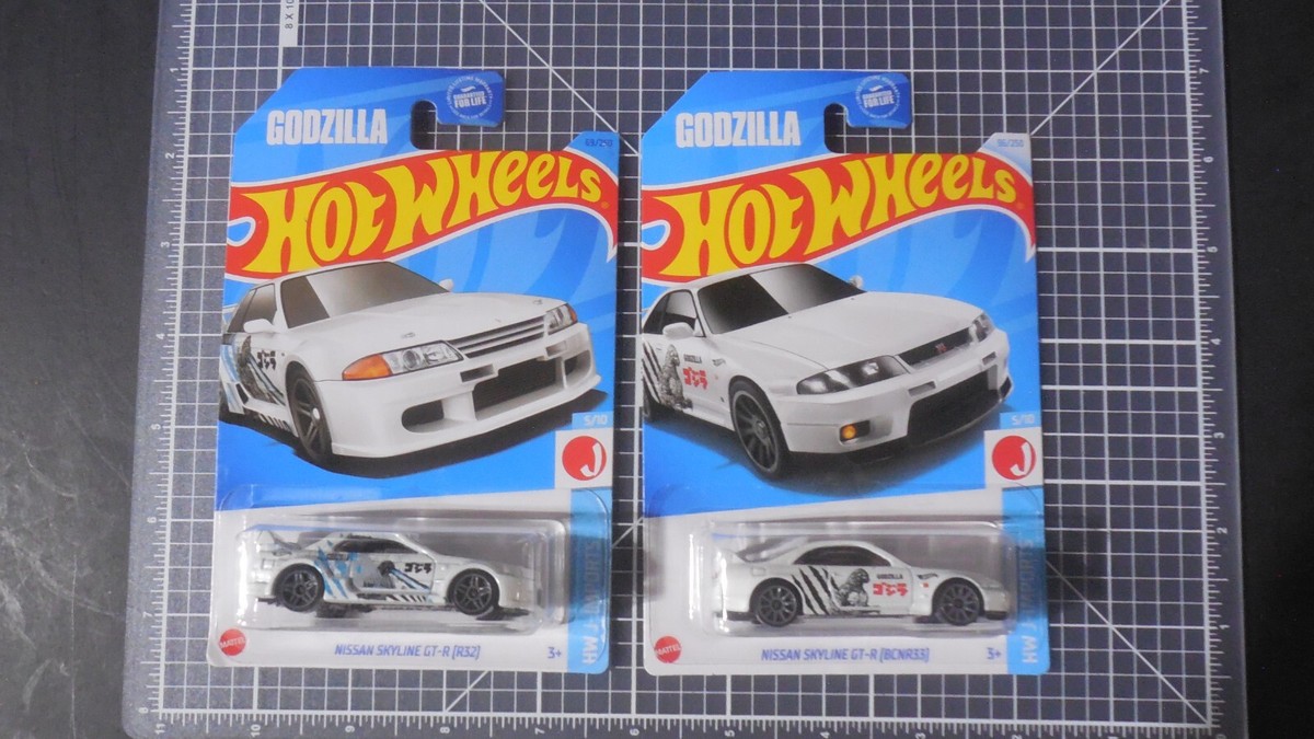 Hot Wheels Skyline GT-R(R32 R33 R34) セット Hot Wheels Godzilla Nissan Skyline GT-R R32 & R33 (lot of 2
