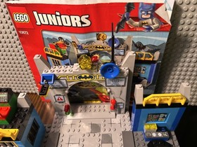 LEGO Juniors: Batman: Defend the Batcave (10672) 99.9% Complete w/manual no box