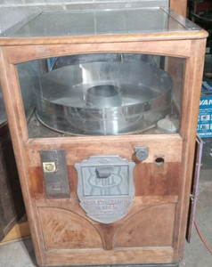 1930s Coin/Op Novelty Candy Vender Claw Machine Exhibit Supply Co To Restore
