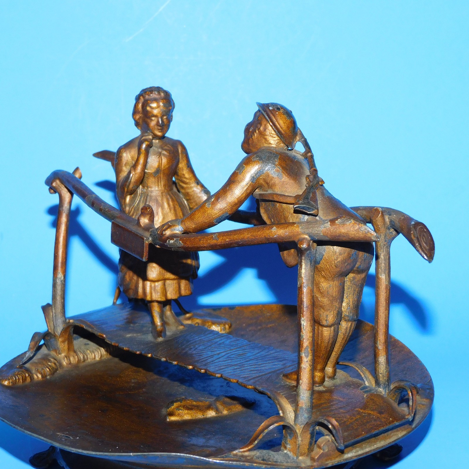 MAN & WOMAN ON BRIDGE MIDDLETOWN PLATE CO. QUADRUPLE PLATE 225 HARD WHITE METAL