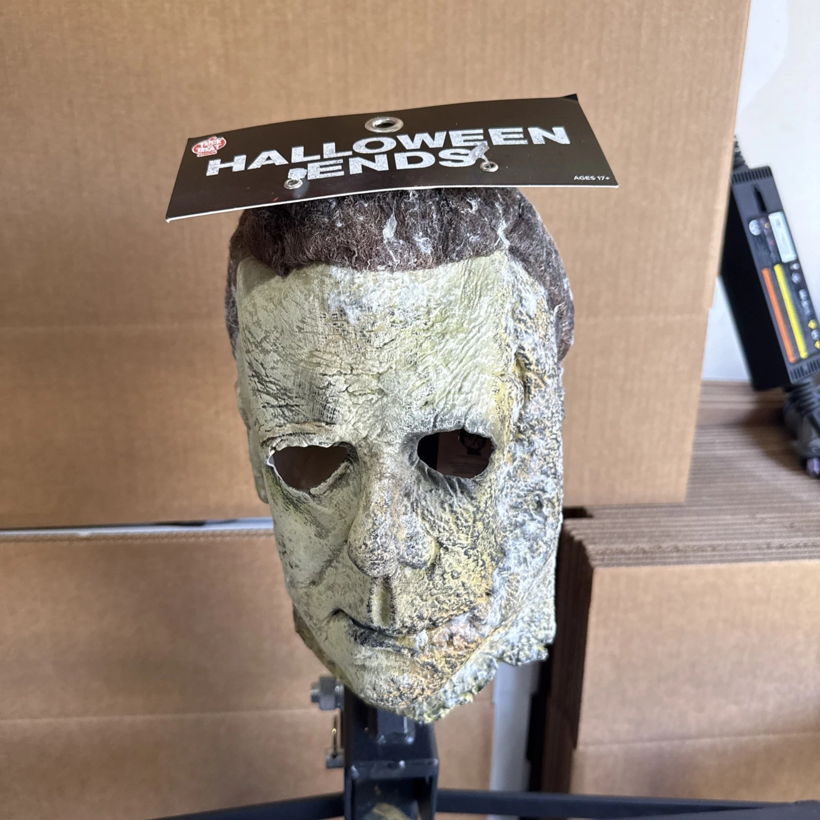 Trick or Treat Studio Mens Halloween Ends Movie Michael Myers Costume Latex Mask