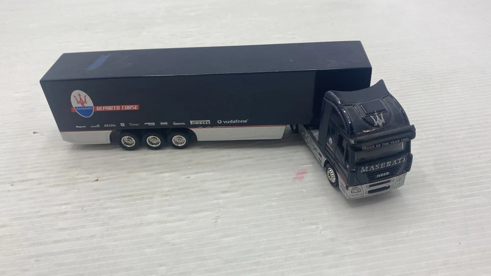 NEWA017 NewRay Maserati Camion Reparto corse 1/87, vernice cassone rovinata% - Immagine 2 di 3