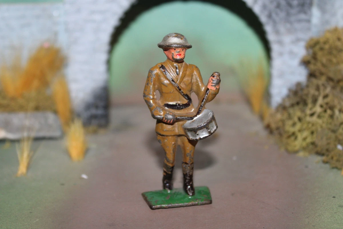 EARLY GREY IRON CAST TOY SOLDIER DRUMMER-1930
