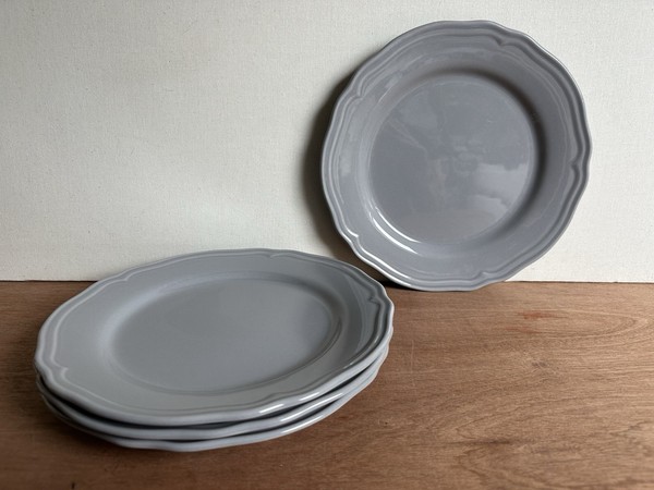 "Platos de cena festoneados IKEA gris Arv 11""". Diseño descatalogado