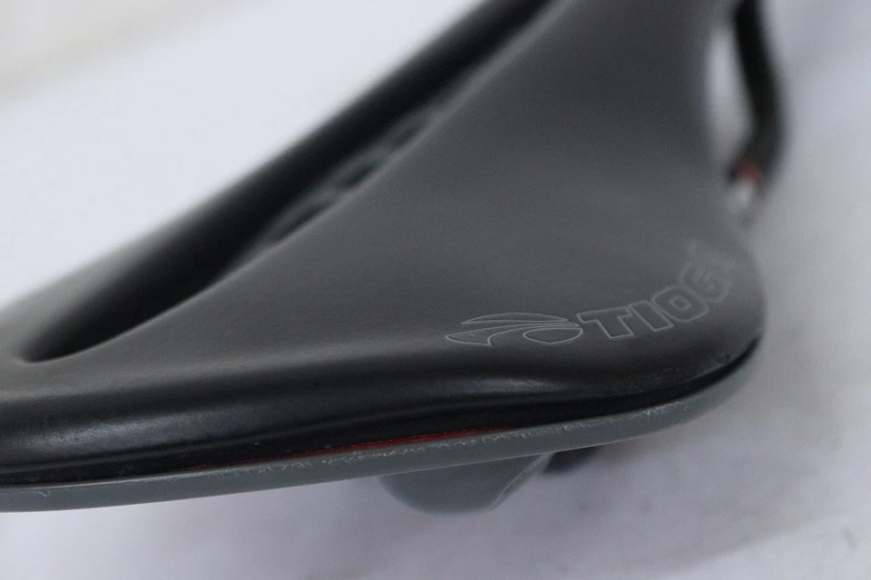 TIOGA Under Cover Stratum Saddle with Carbon Rails - Image 3 of 4