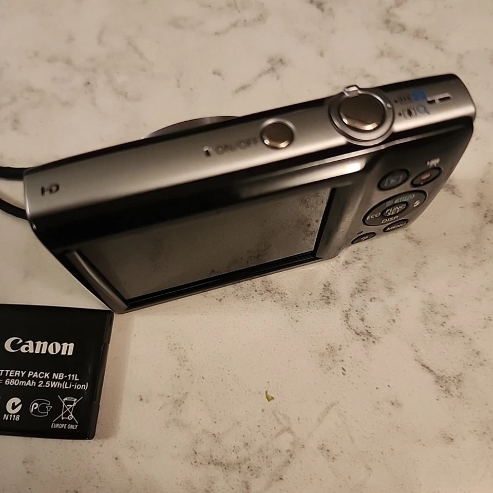 Canon PowerShot ELPH 135 16 Mega Pixels 8x Optical Zoom Compact Digital Camera - Image 3 of 4