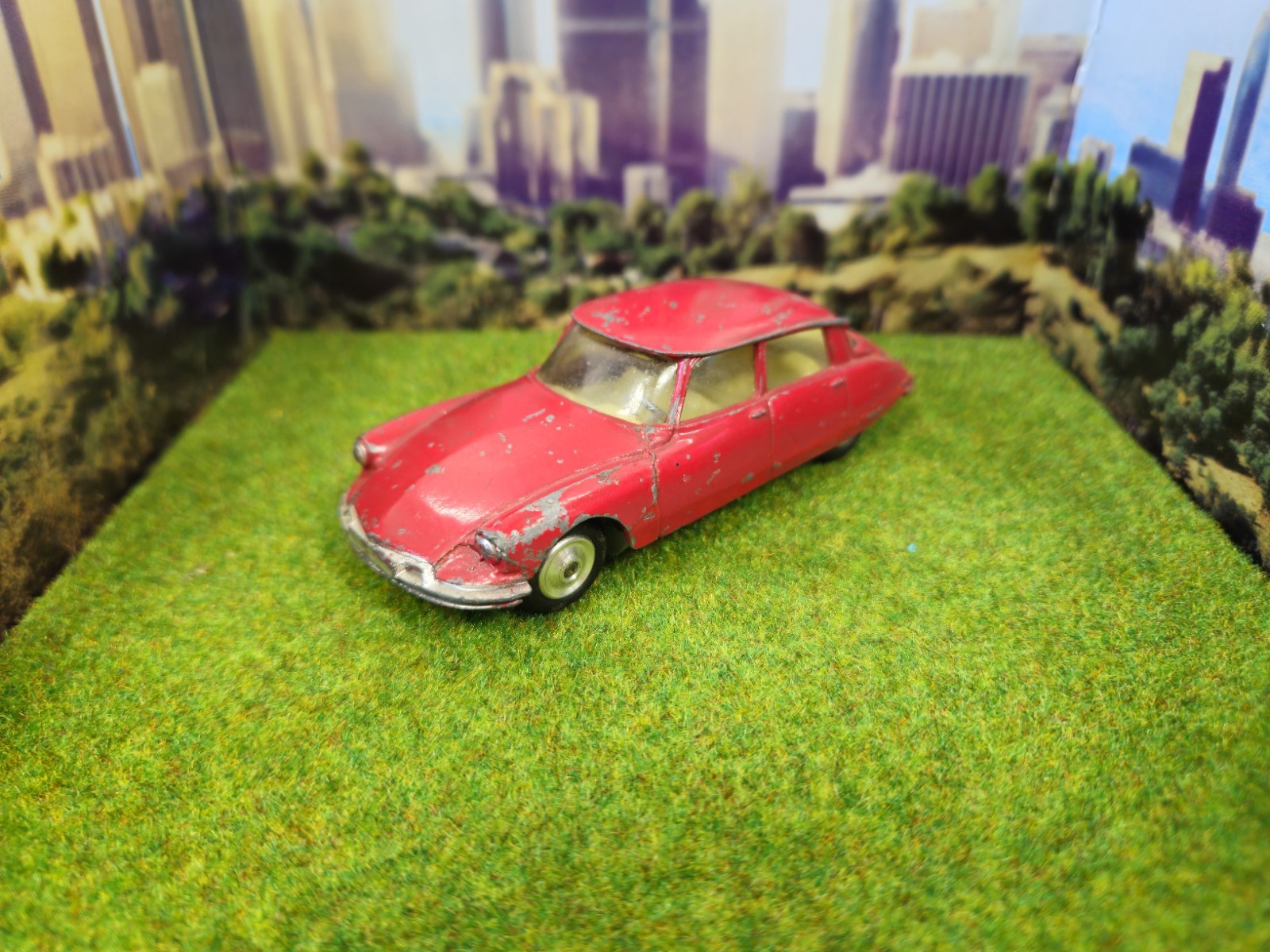 Corgi 210, Citroen DS19 - Free Price Guide & Review