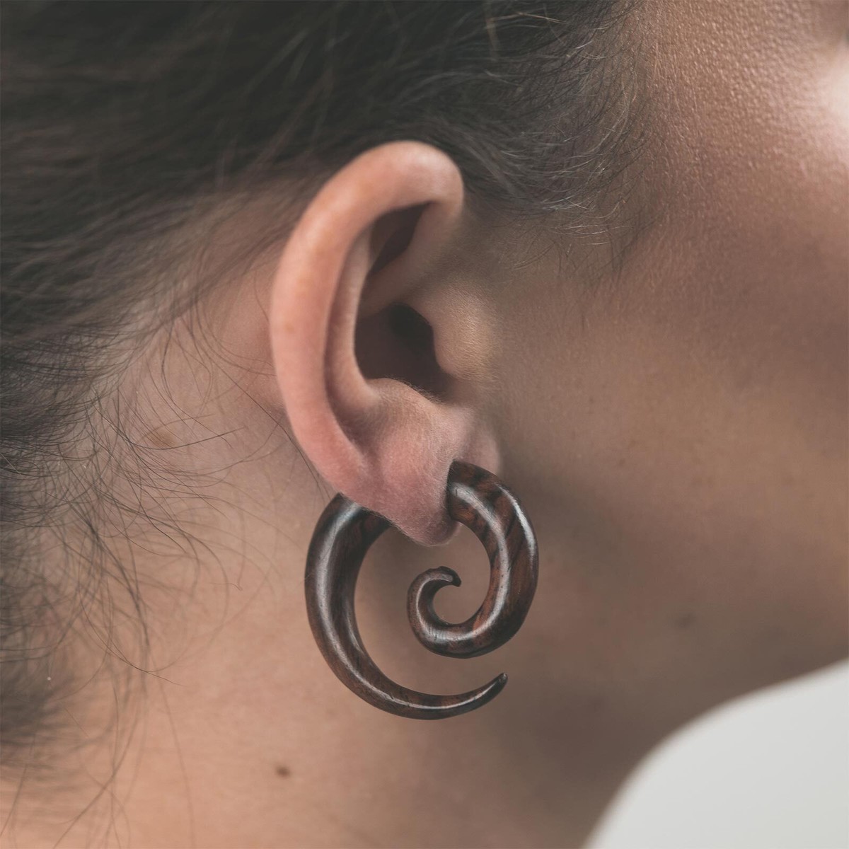 Nero Bianco Strisce Cupola Cerchio Orecchini da Uomo Donna, Finto Dilatatore Fake Cheater Plug Gauges, Acciaio, 1 Paio