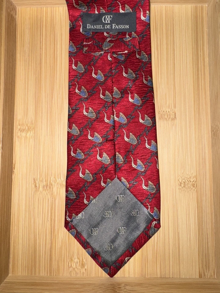 Daniel de Fasson Red Geometric Silk Tie - 58L 3.75W - Image 2 of 2