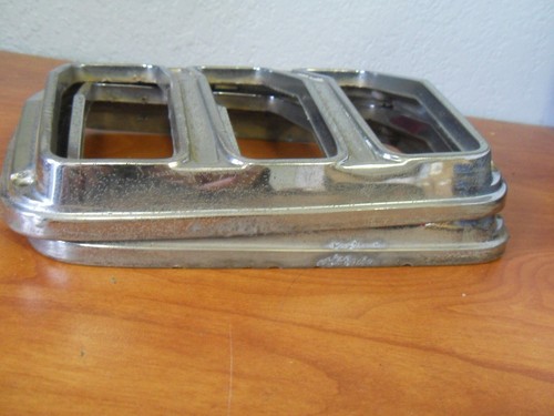 2 Original Used 1965-68 Ford Mustang Vintage Tail Light OEM BEZELS RH & LH - Picture 9 of 15