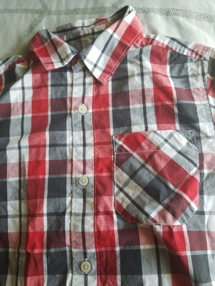 Camisa con botones Urban Pipeline para niños talla mediana Foto 2 de 4