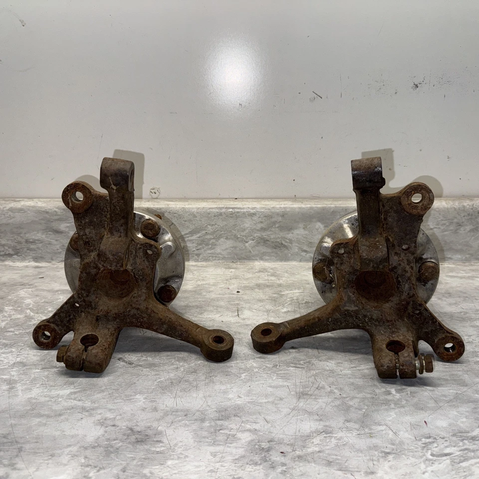 🥇86-87 MAZDA RX7 NON TURBO 4 LUG FRONT L/R SPINDLE KNUCKLES WHEEL HUB OEM Foto 3 de 4