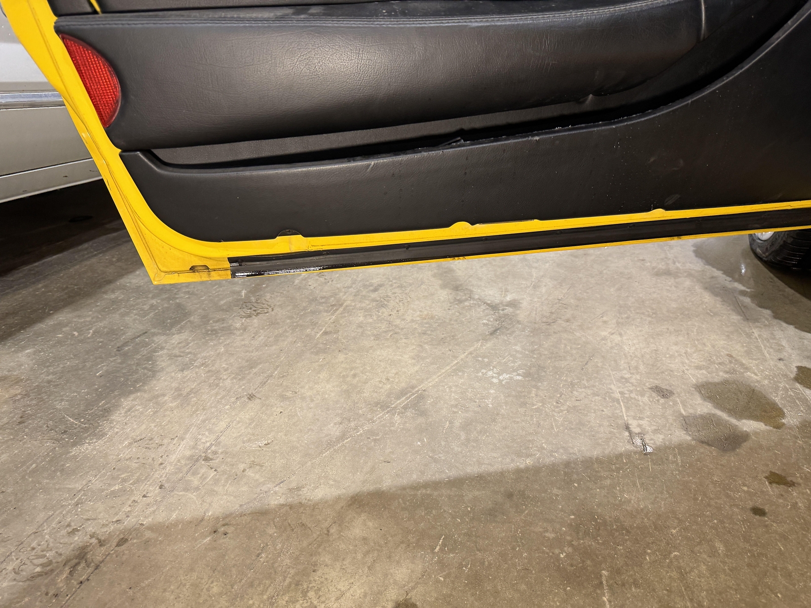 02-06 MASERATI SPYDER CAMBIOCORSA DRIVER LEFT FRONT DOOR SHELL YELLOW 231246