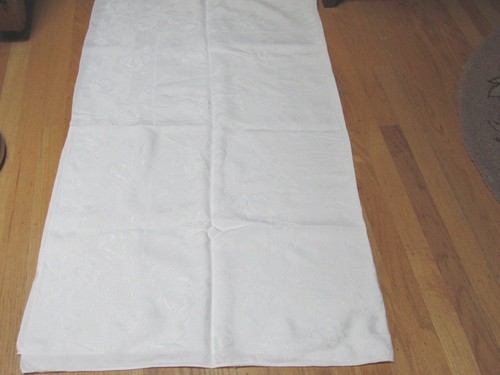 Vintage White Cotton Rayon Damask Tablecloth Roses 50"x44" - Picture 2 of 11