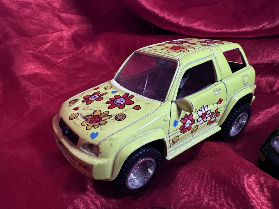 LOT of 3 Vintage DIECAST TOY CARS! WELLY 1997 Ford F-150, S Rav 4, VW Beetle - Image 2 of 4