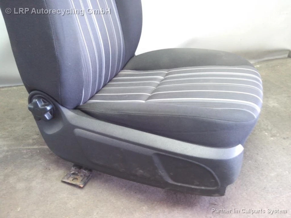 Ford Focus 2 Facelift BJ2009 Sitz Beifahrersitz vorn rechts Kombi - Bild 3 von 4