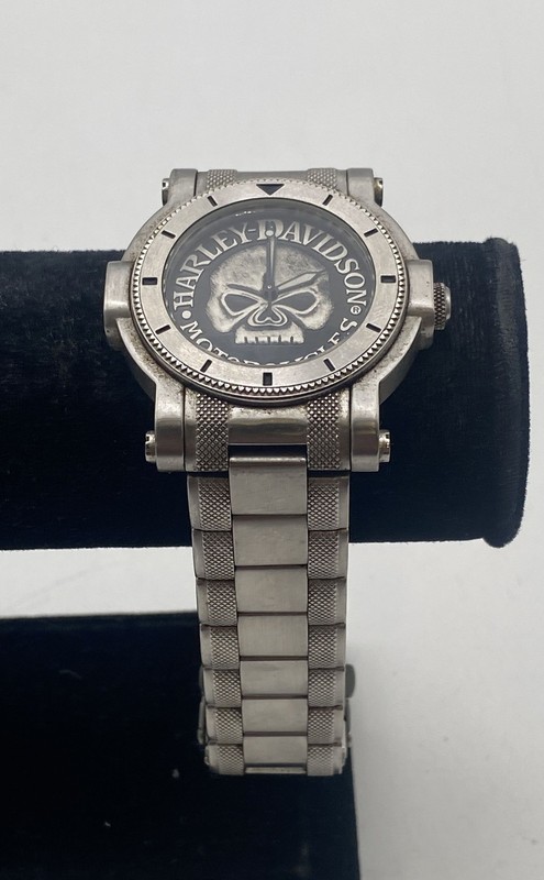 Harley-Davidson By Bulova Mens 76A11 Silver-Tone Skull Dial Quartz Wristwatch