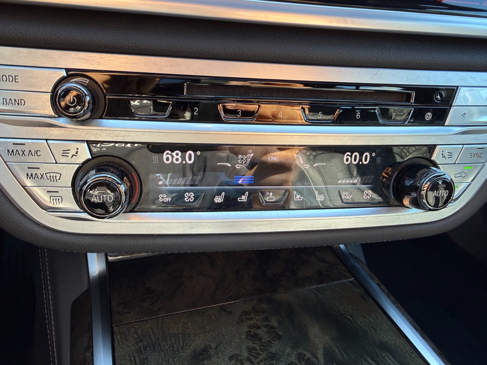 BMW 750LI XDRIVE - Image 20