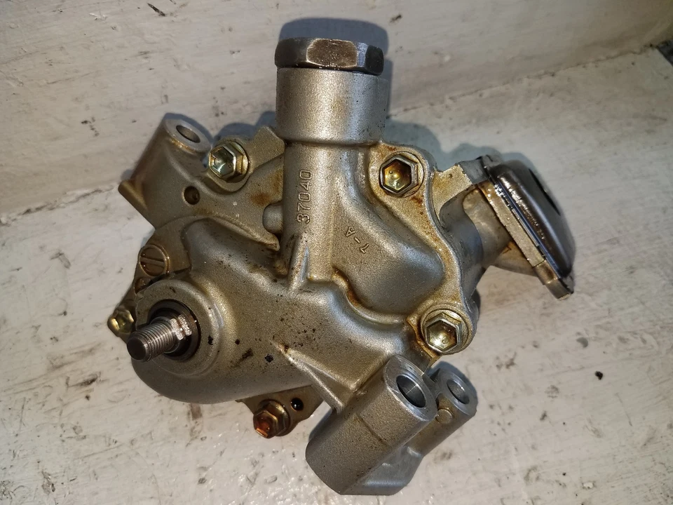 Bomba de aceite de motor híbrido Toyota Prius V 2012-2018 1,8 L (4 cilindros) M145 Foto 2 de 2