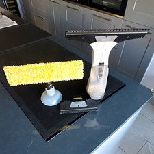 K&auml;rcher Window Vacuum for Windows, White/Black, Spray Bottle, Microfibre Pad